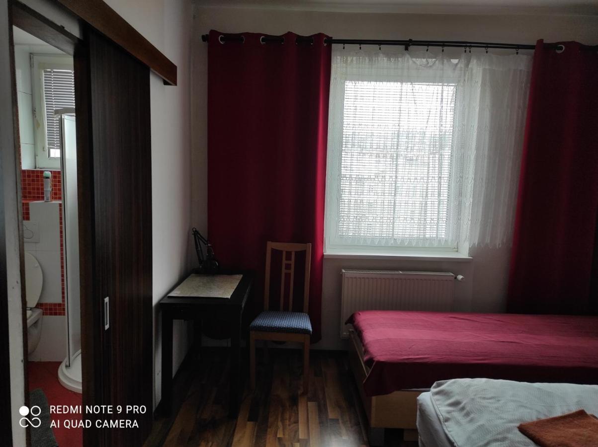 Red Apartment Bratislava Exterior photo