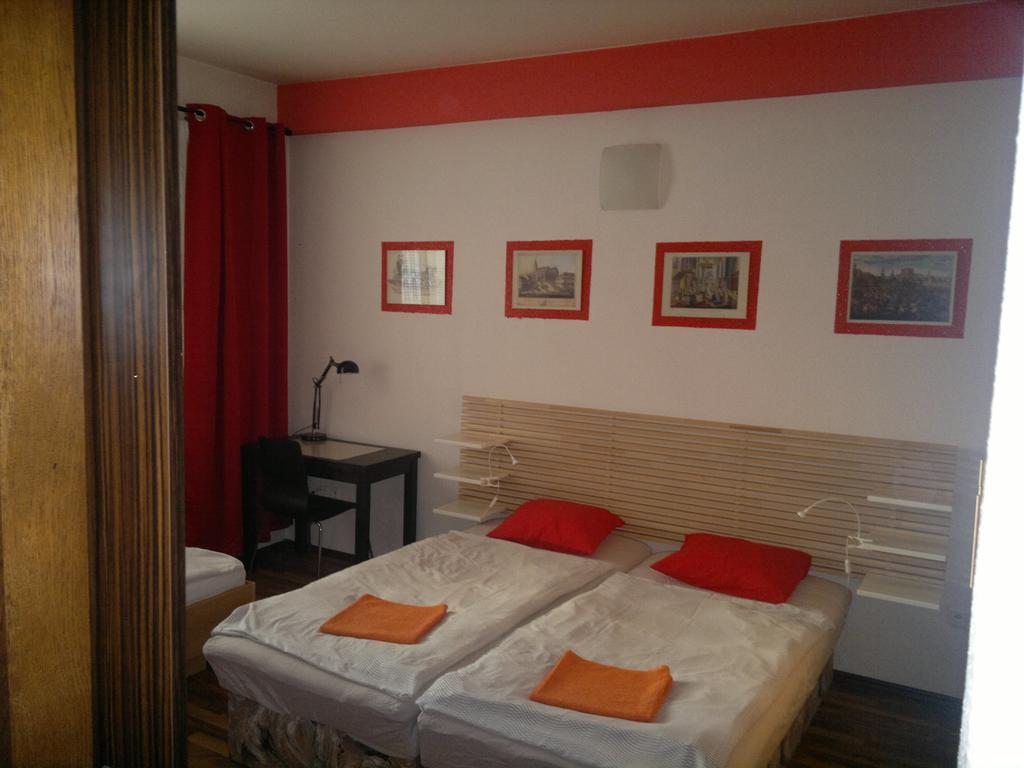 Red Apartment Bratislava Room photo