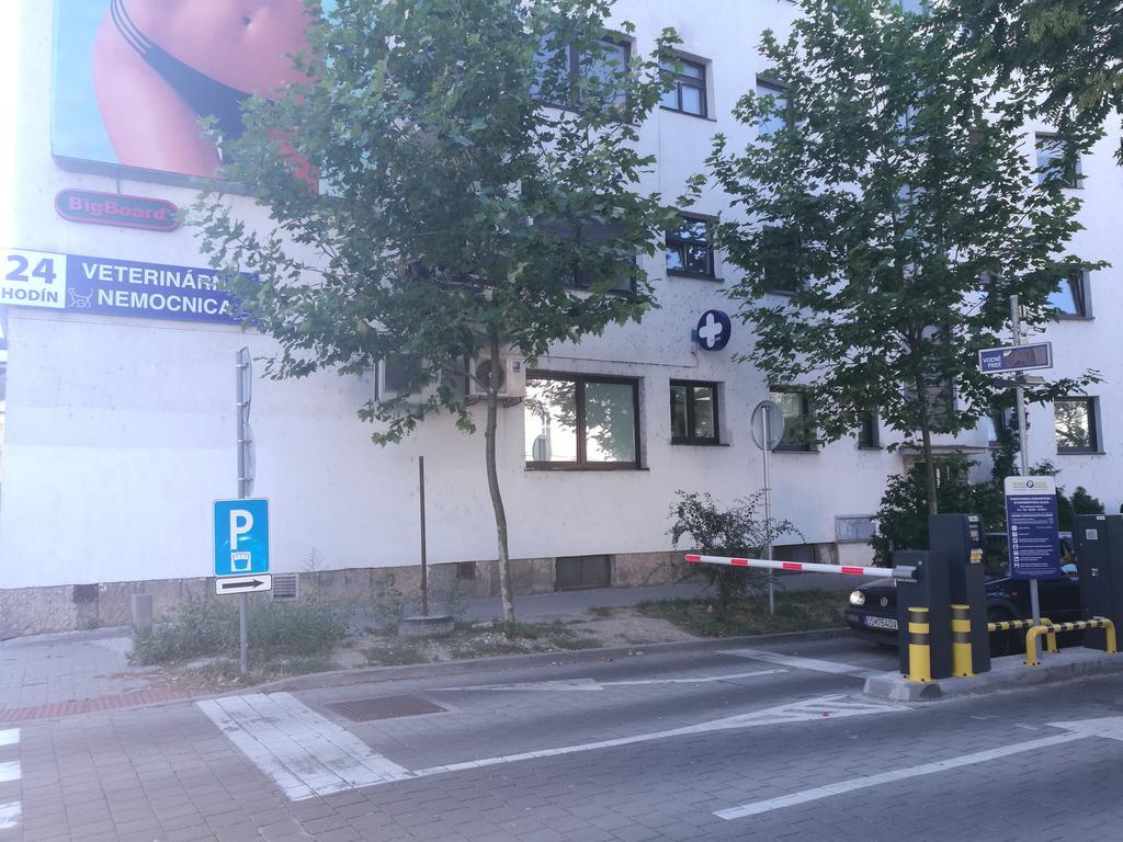 Red Apartment Bratislava Exterior photo